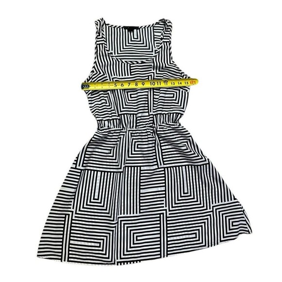 Forever 21 black white geometric maze stripe dress M elastic waist light flowy - Picture 8 of 14